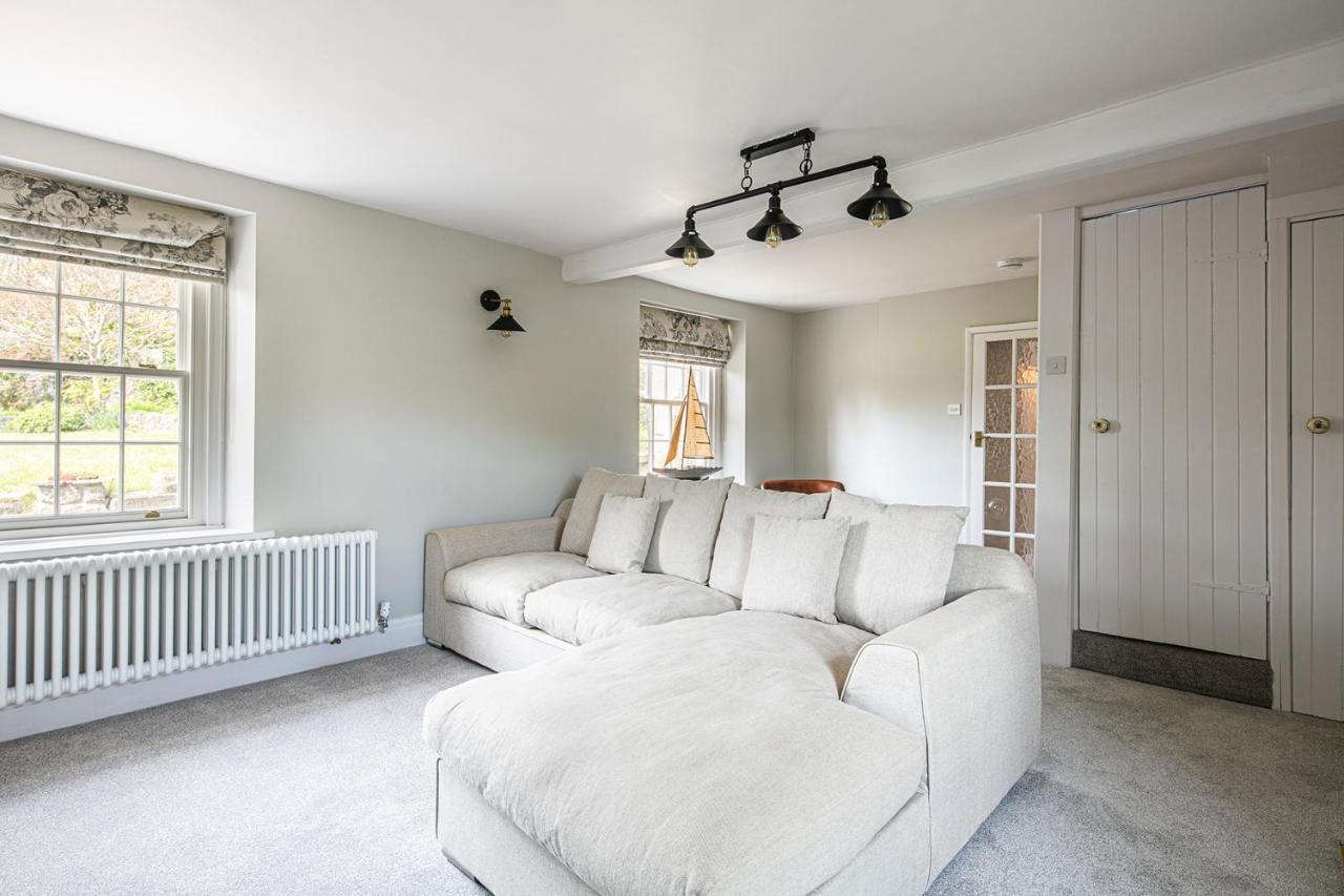 The Belle - A Lovingly Converted Grade II Listed Home From Home In เบคเวลล์ ภายนอก รูปภาพ